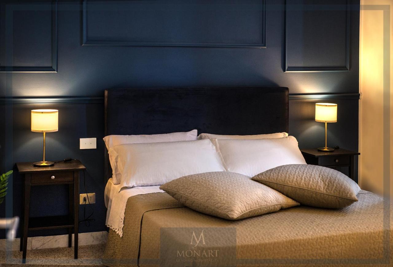 Monart Hospitality Cavour 2* Neapel
